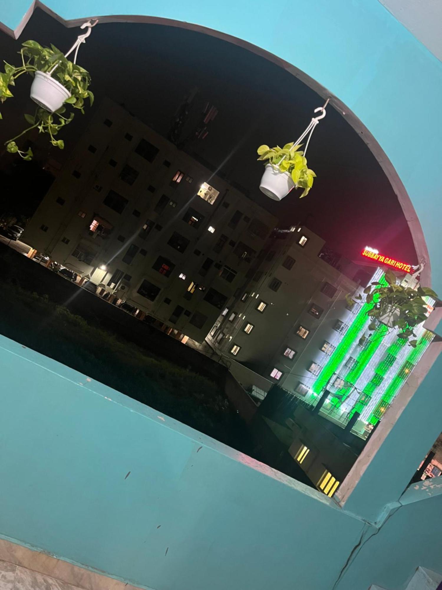 Sm Home Stay 1 Tirupati Kültér fotó